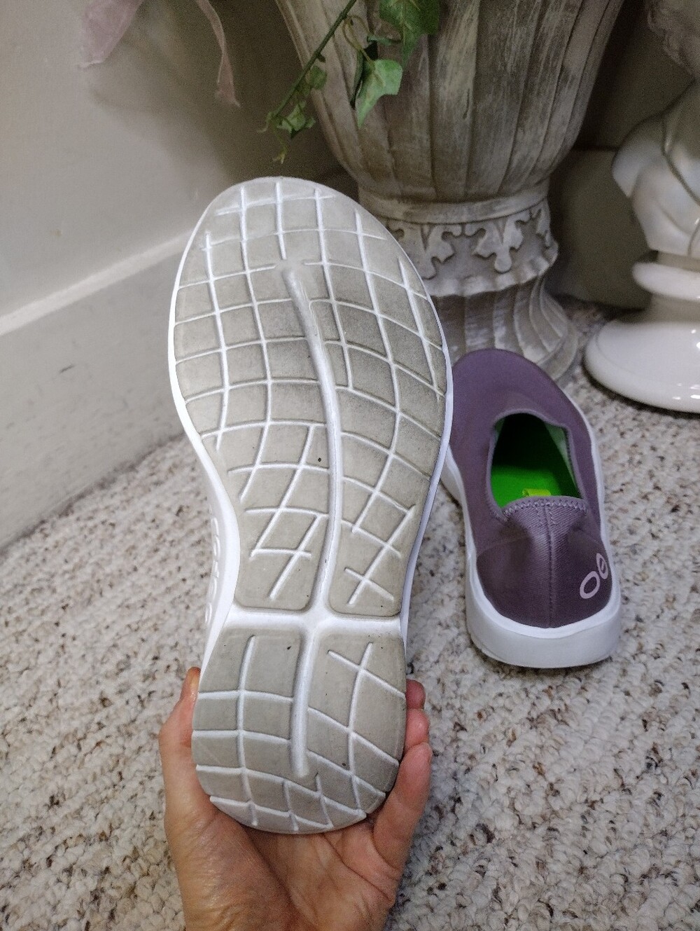 OOfos Women's OOmg eeZee Low Shoe In Purple/Mauve Colorway - Picture 10 of 11